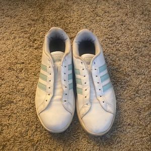 Selling these 7 1/2 women’s adidas shoes that I’ve had sitting in my closet.